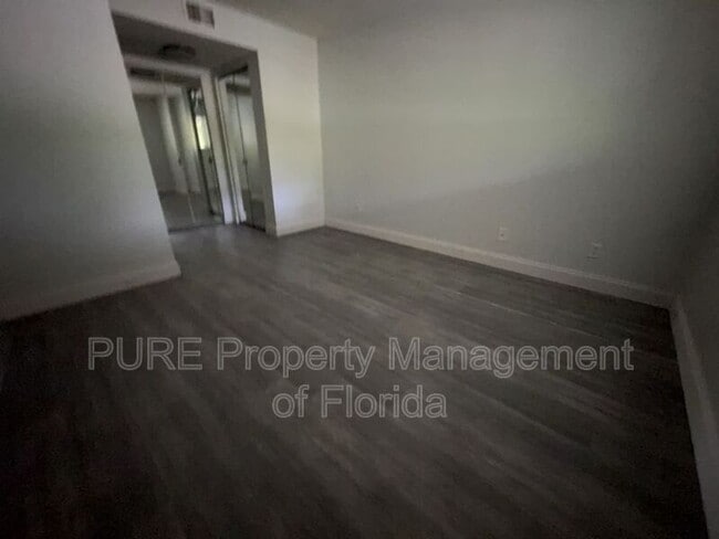 Building Photo - 454 Fairways Cir