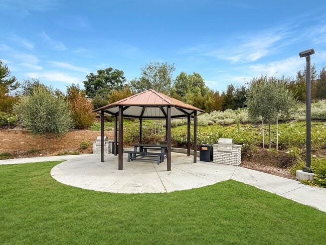Building Photo - Newly Constructed 2B/2.5BA Townhome in Esc...