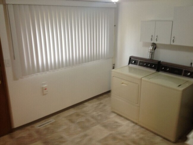 Building Photo - South Hill Charm