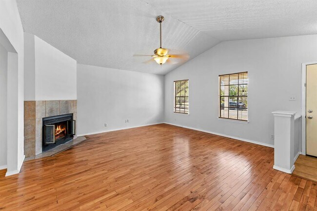 Building Photo - 607 Russet Valley Dr