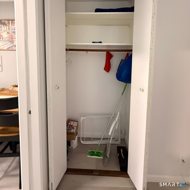 Building Photo - 30 Glenbrook Rd