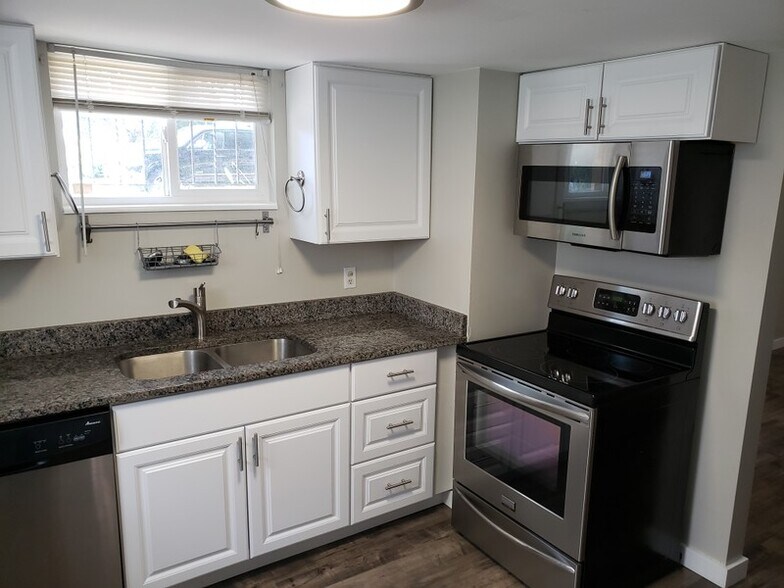 Building Photo - 635 E 500 S
