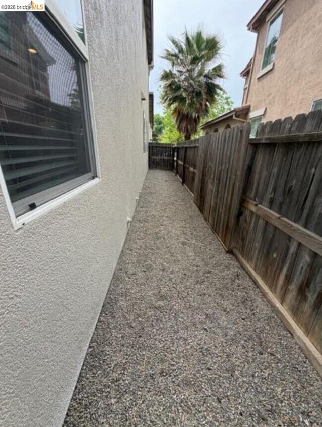 Building Photo - 111 Tennyson Ct