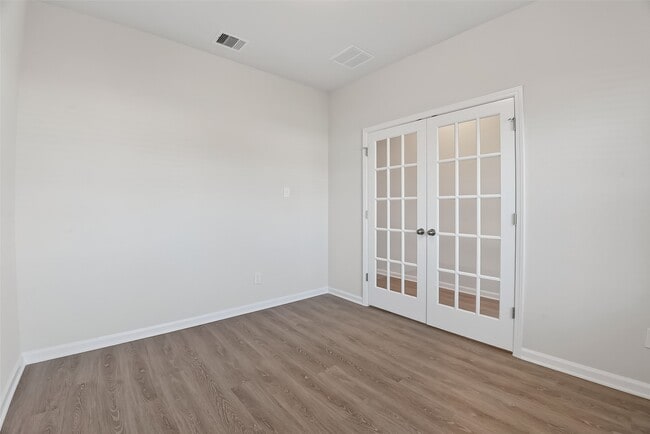 Building Photo - 2615 Ryon Falls Dr