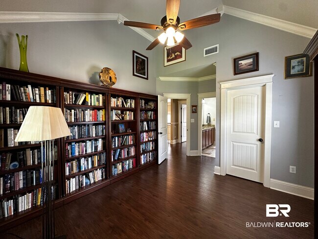 Building Photo - 814 Darrah St