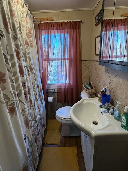 Building Photo - 1109 7th St