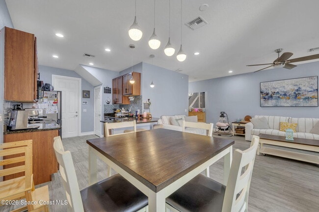 Building Photo - 1445 Isabella Dr