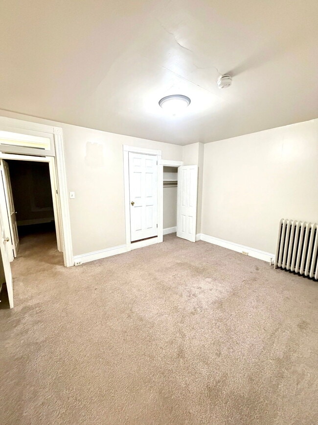 Building Photo - 526 Howard Ave