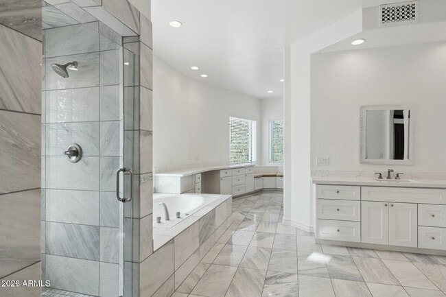 Building Photo - 8303 N 61st Pl