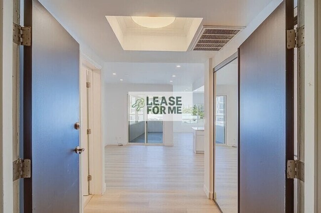 Building Photo - 449 Le Doux Rd