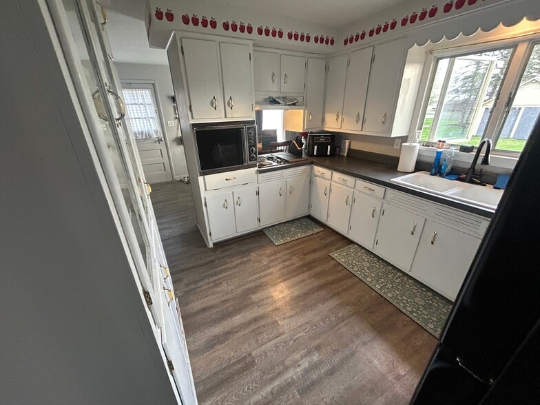 Building Photo - 121 S Main St