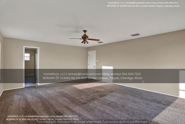 Building Photo - 3 Bedroom 2.5 Bath Available