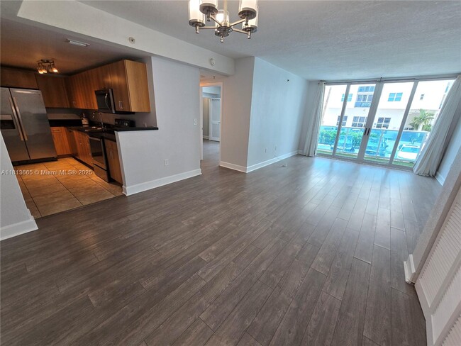 Building Photo - 7501 E Treasure Dr