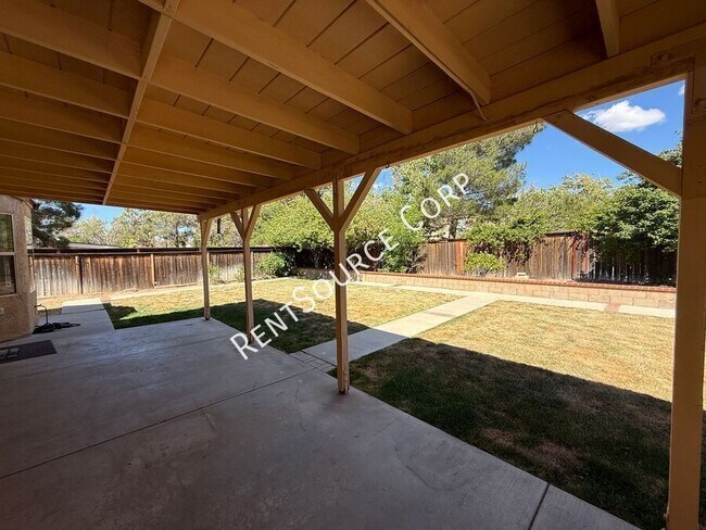 Building Photo - 38758 Almador Ct