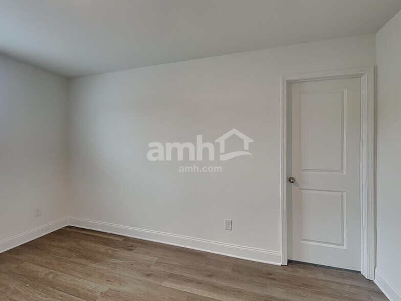 Building Photo - 1207 Livengood Wy