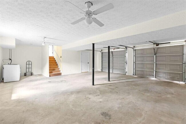 Building Photo - 2250 Ridge Forest Dr