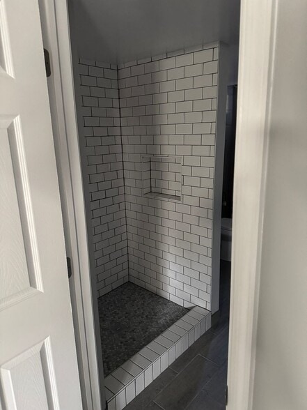 Building Photo - 2231 Graythorn Rd