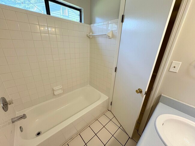 Building Photo - 3245 Mound Dr
