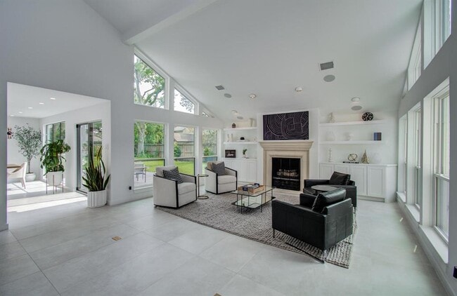 Building Photo - 1607 Big Lake Dr