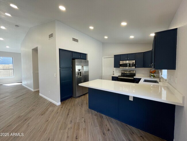 Building Photo - 841 E Lovegrass Dr