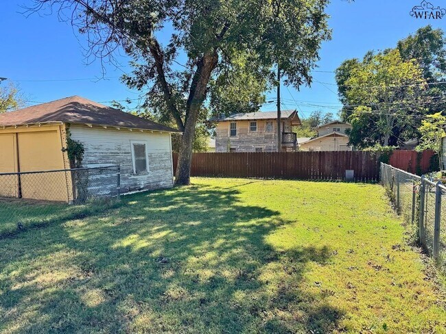 Building Photo - 1825 11th St