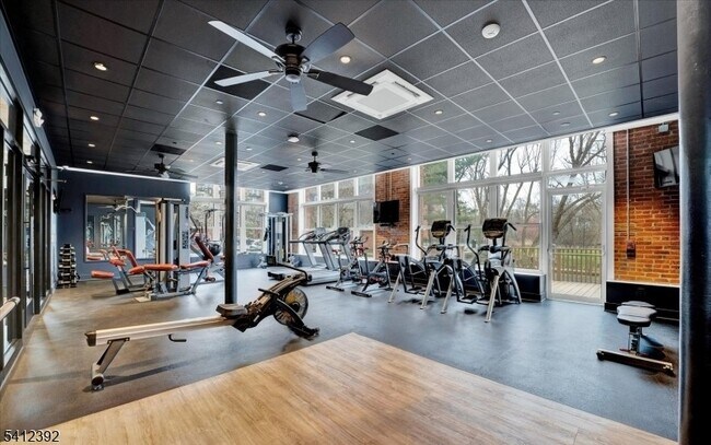 Building Photo - 262 Main St