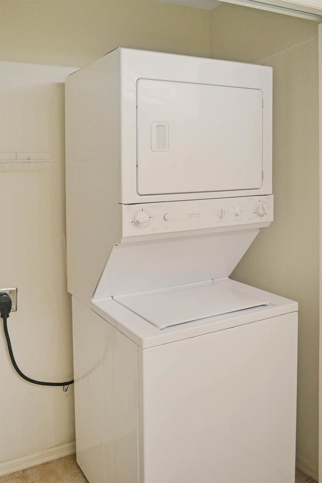 Building Photo - 9410 Ivy Brook Run