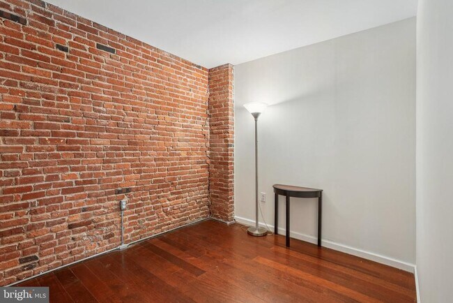 Building Photo - 810 N Hancock St