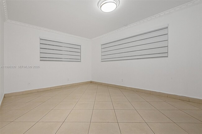 Building Photo - 2545 NE 207th St