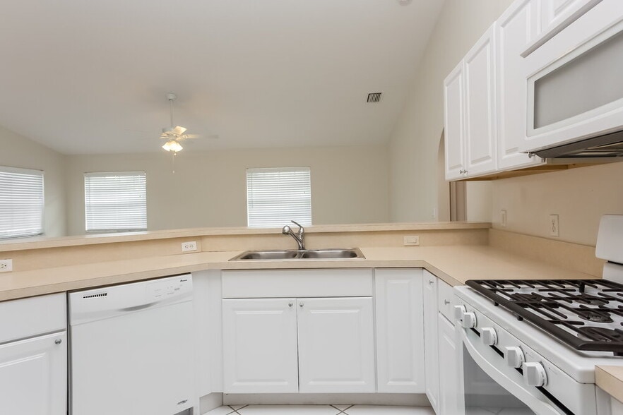 Building Photo - 1200 Columbine Pl