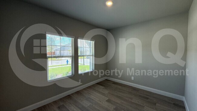 Building Photo - 685 Briar Dr