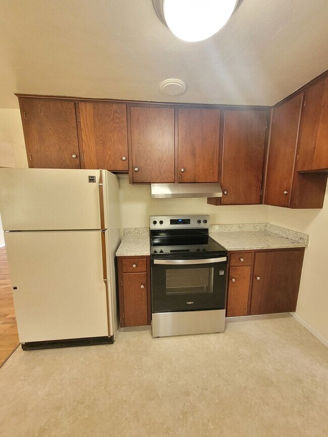 Building Photo - Charming 3BD/1BA located within walking distance to Friendly/College Hill neighborhood Market of ...