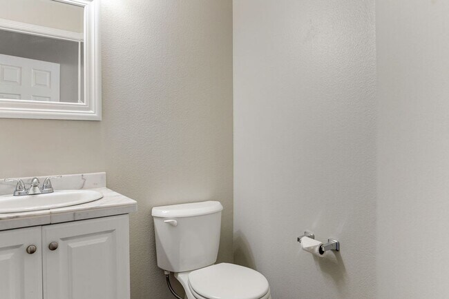 Building Photo - BSU 2 bedroom home