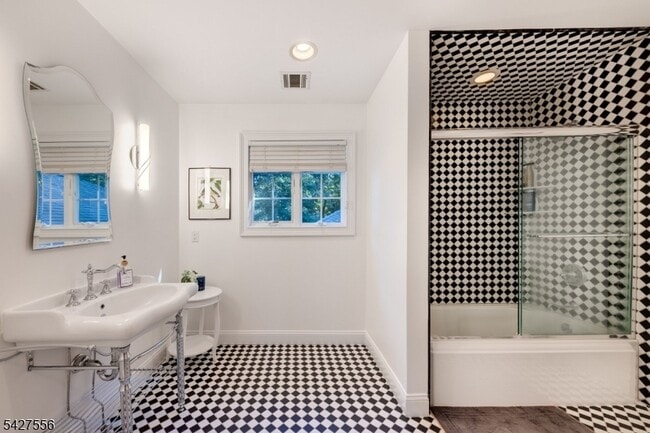 Building Photo - 7 Byron Rd