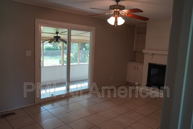 Building Photo - 622 Bedford Rd