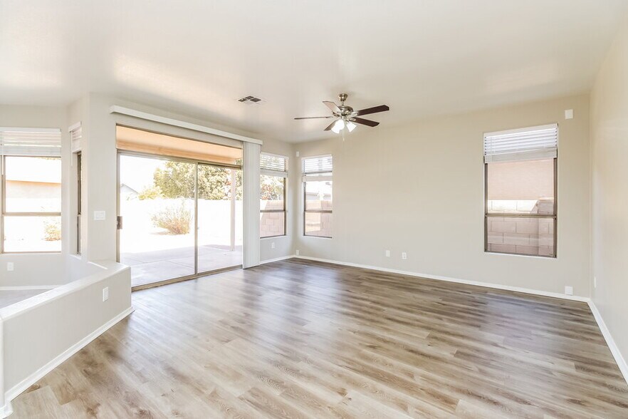 Building Photo - 1356 E Black Diamond Dr