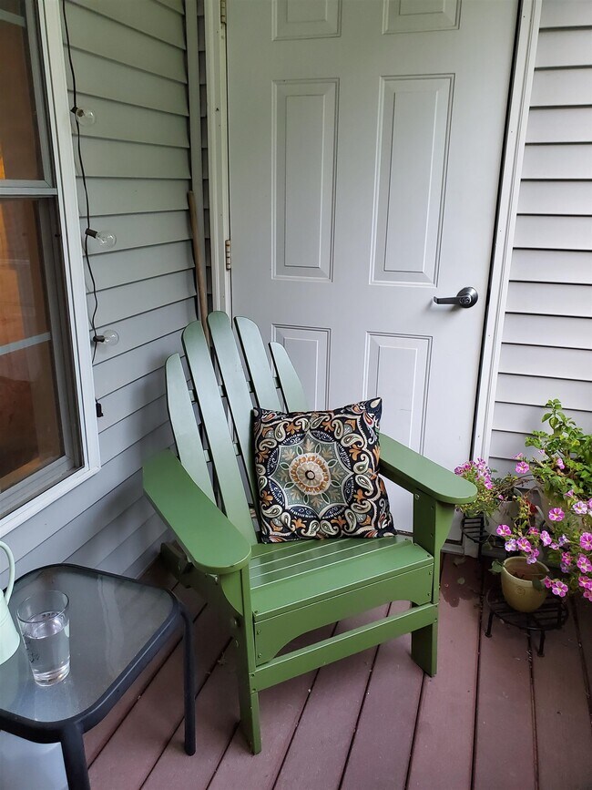 Building Photo - 4 Crestview Cir