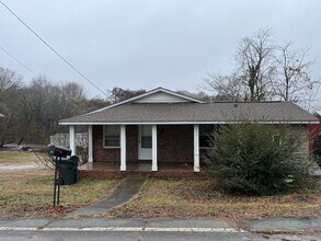 Building Photo - 206 Dickson St