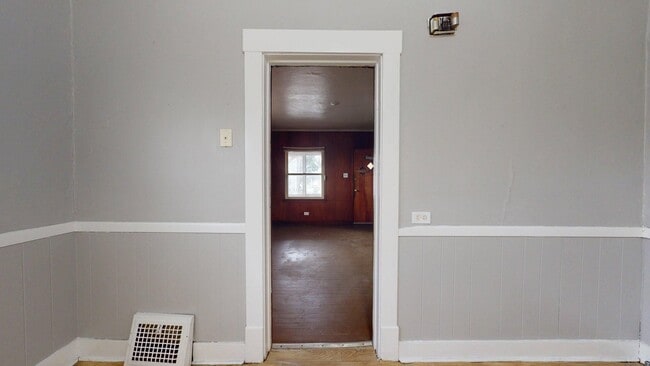 Building Photo - 3865 W 16th St