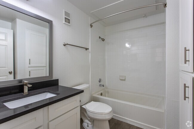 1 BR, 1 BA - 696 SF - Lakeside Apartments