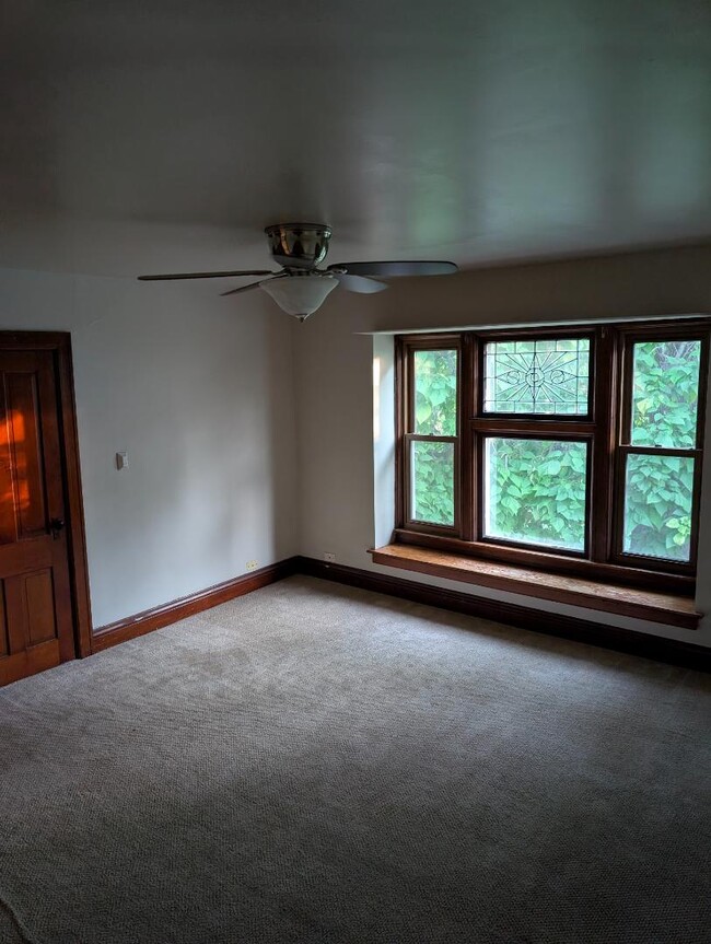 Building Photo - 206 Oak St