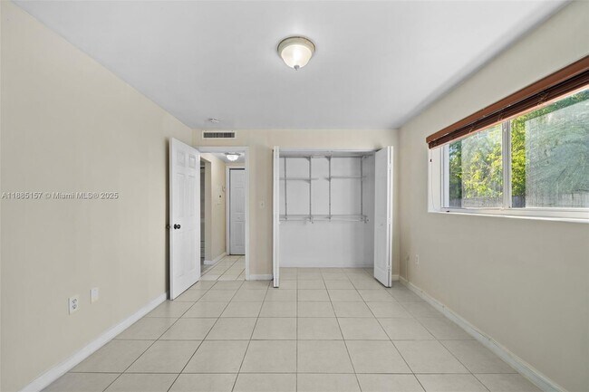 Building Photo - 3101 SW 27th Ave