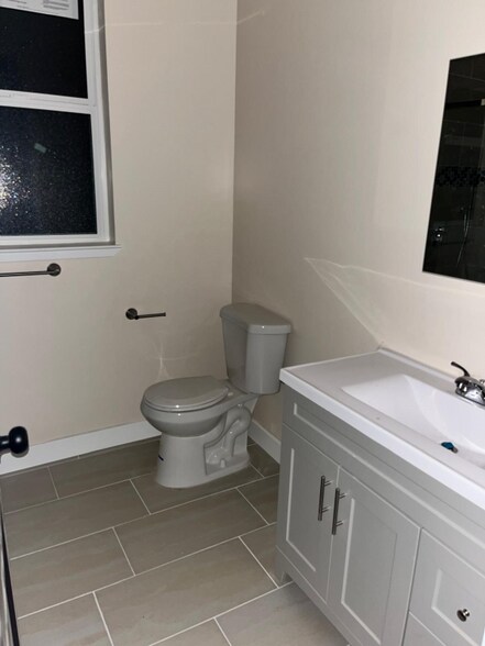 Building Photo - 994 Helen Ave