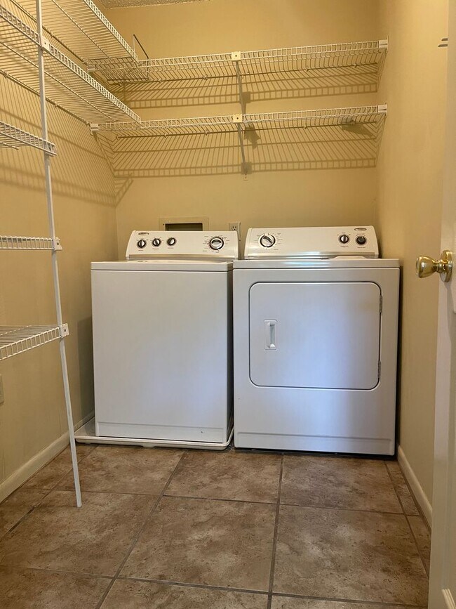 Building Photo - Lakewood Commons K205