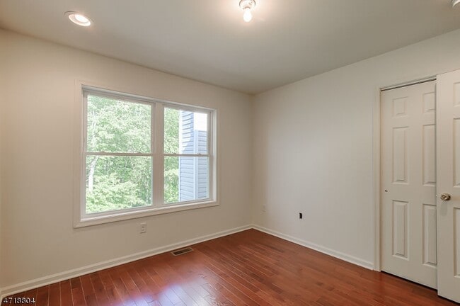 Building Photo - 15 DeCroce Ct