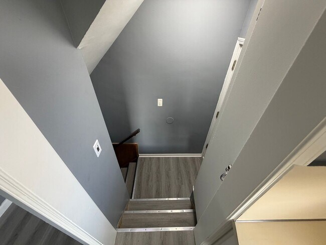 Building Photo - 3bd Bungalow w/basement