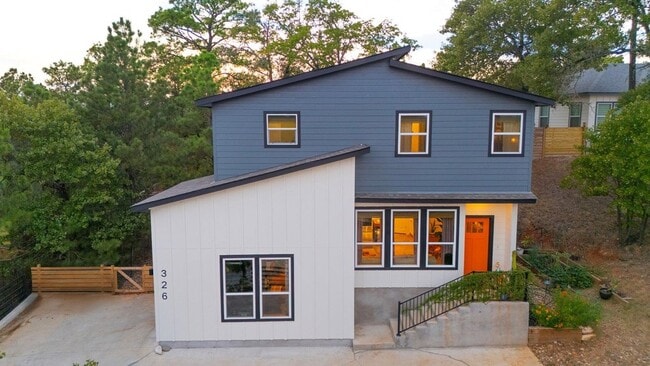 Building Photo - 326 Tahitian Dr