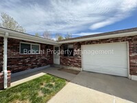 Building Photo - 723 Travis Dr