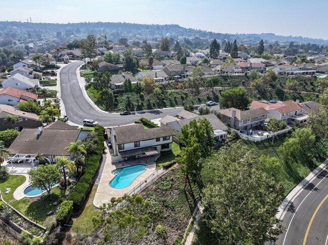 Building Photo - 5BR; 3BA Pool Home with Stunning Views in ...