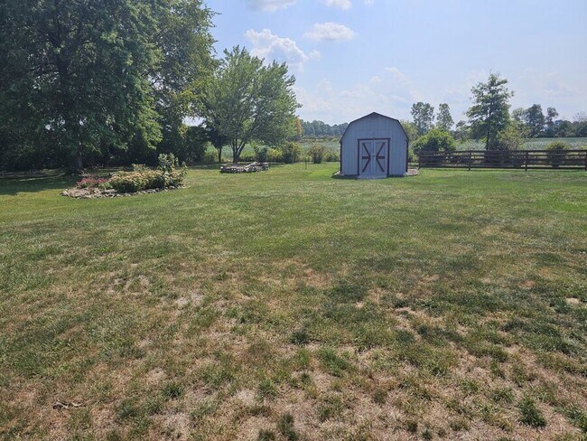 Building Photo - 7759 W Ridge Rd